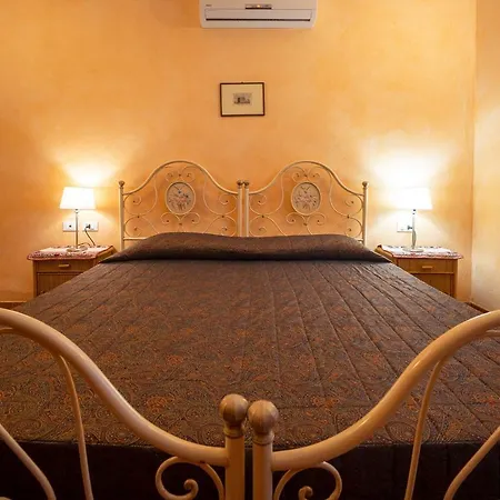 Podere Somboli Guest house *